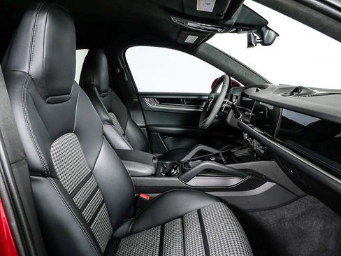 Certified 2024 Porsche Cayenne Coupe AWD/4WD image 23