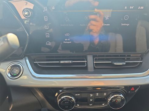 Used 2025 Chevrolet Trax LT w/ LT Convenience Package image 21