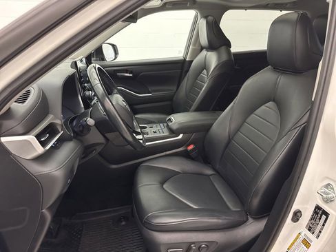 Used 2021 Toyota Highlander XLE AWD/4WD image 21