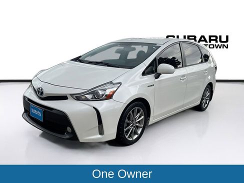 Used 2017 Toyota Prius V Five FWD image 3