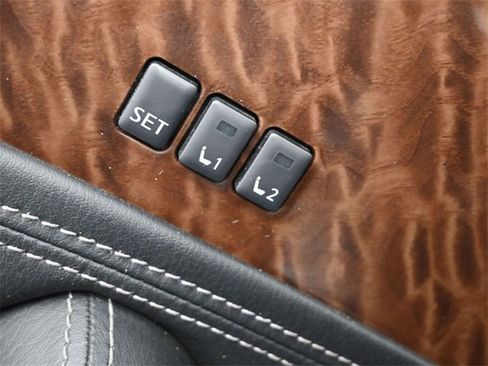 Used 2019 Nissan Armada Platinum w/ Captain's Chairs Package image 21