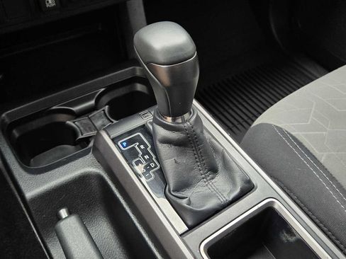 Certified 2022 Toyota Tacoma TRD Off-Road AWD/4WD image 37