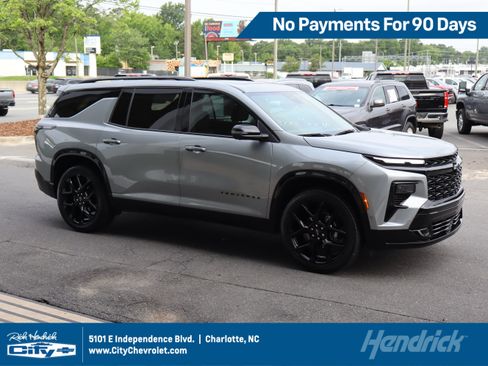 Used 2025 Chevrolet Traverse RS FWD image 1