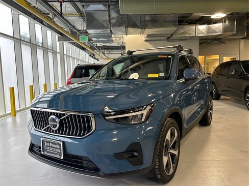 Certified 2023 Volvo XC40 B5 Plus w/ Driver Assist Package image 5