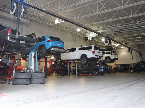 Used 2025 Chevrolet Silverado 2500 LTZ w/ LTZ Convenience Package AWD/4WD image 32