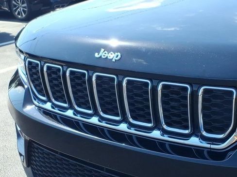 Used 2023 Jeep Grand Cherokee Limited AWD/4WD image 33