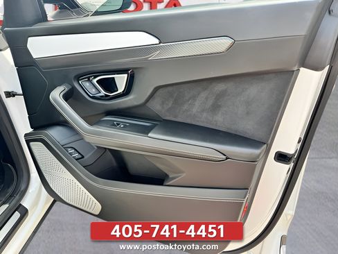 Used 2020 Lamborghini Urus AWD/4WD image 23