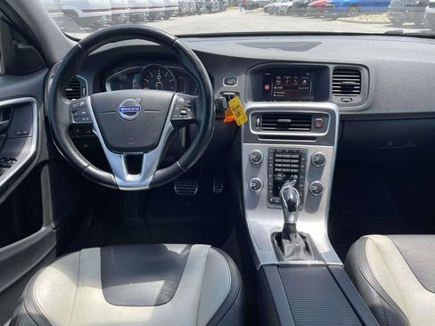 Used 2018 Volvo S60 T5 Cross Country Platinum AWD/4WD image 4