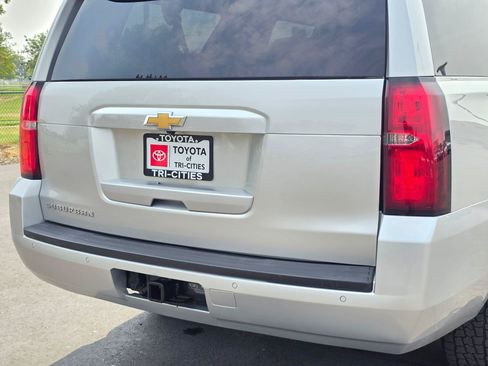 Used 2018 Chevrolet Suburban LT AWD/4WD image 10
