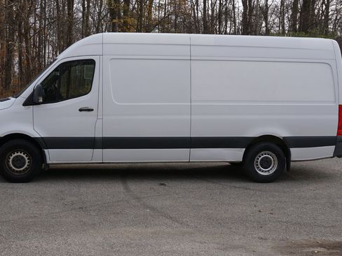 Used 2019 Freightliner Sprinter 170 image 2