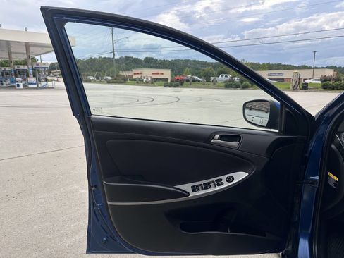 Used 2016 Hyundai Accent SE image 20