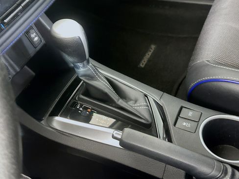 Used 2019 Toyota Corolla SE w/ Carpet Mat Package (TMS) image 23