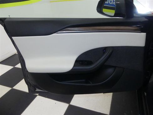 Used 2022 Tesla Model S image 23