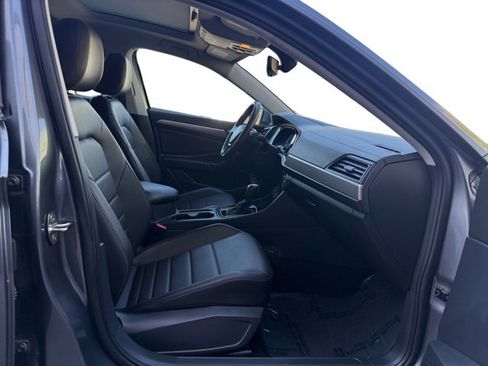 Used 2021 Volkswagen Jetta SE image 12