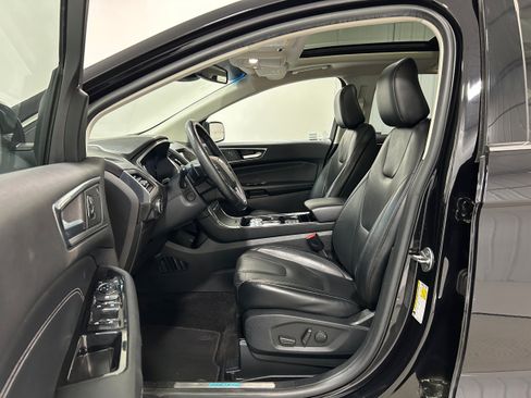 Used 2020 Ford Edge Titanium w/ Equipment Group 301A AWD/4WD image 4