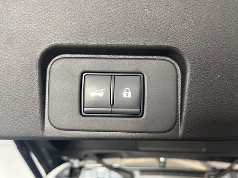 Used 2025 Nissan Rogue SV AWD/4WD image 14