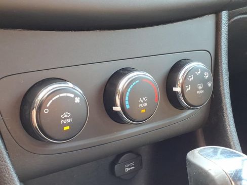 Used 2013 Dodge Avenger SE FWD image 15
