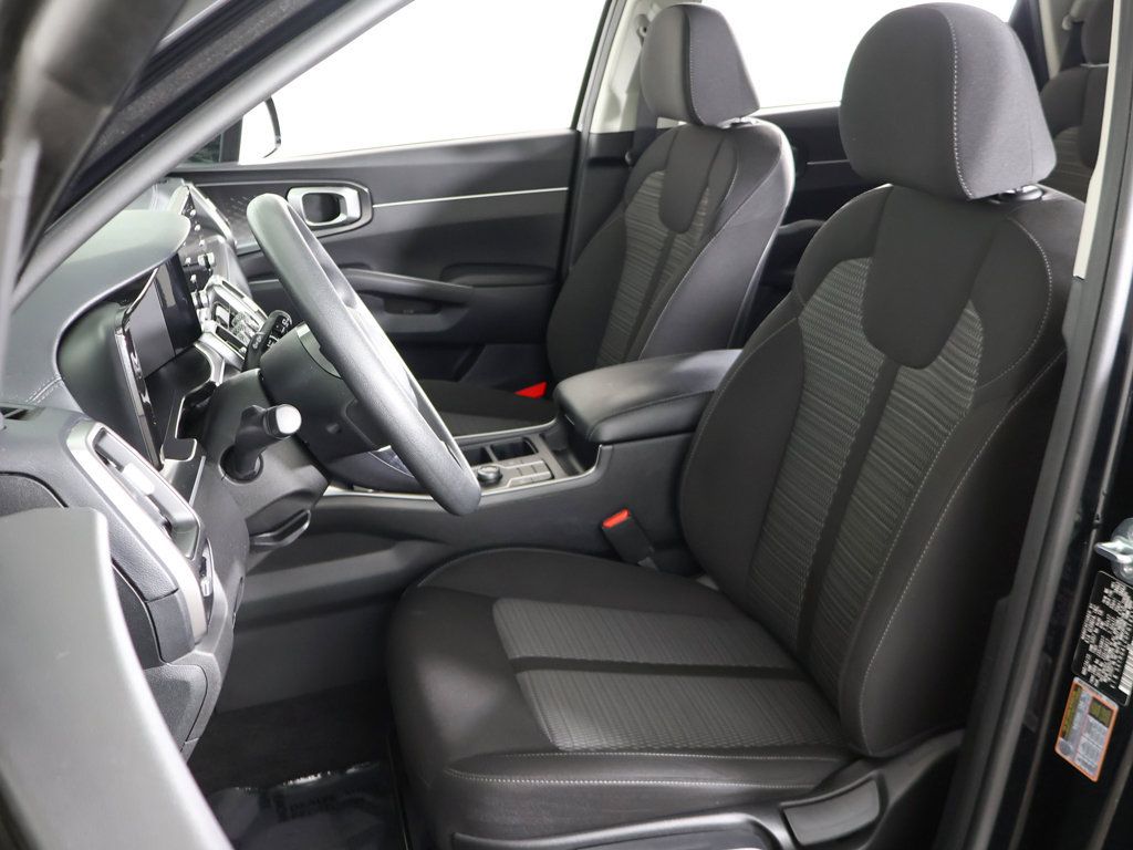 Used 2023 Kia Sorento LX FWD image 28