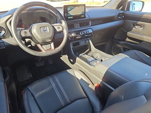 Used 2024 Honda Pilot TrailSport image 3