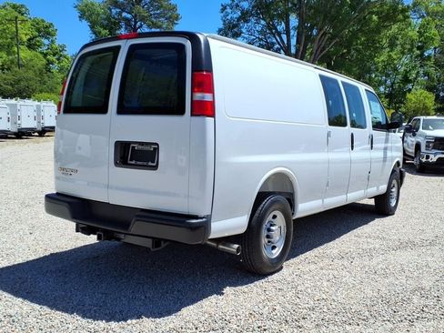 New 2026 Chevrolet Express 2500 Extended RWD image 10