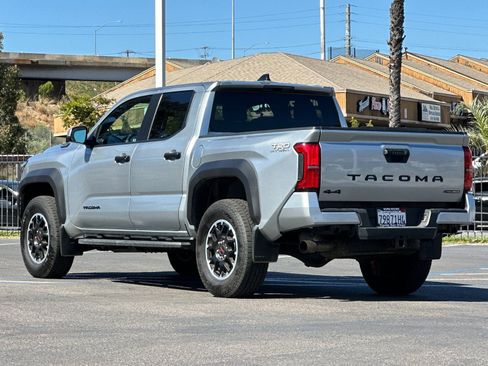 Used 2025 Toyota Tacoma TRD Off-Road AWD/4WD image 3