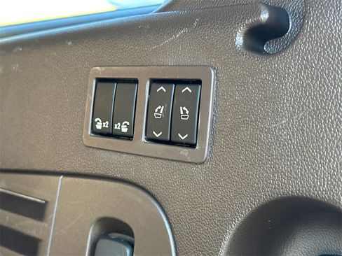 Used 2019 GMC Yukon XL Denali w/ Denali Ultimate Package image 10