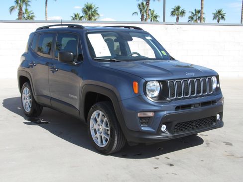 Used 2022 Jeep Renegade Latitude image 2