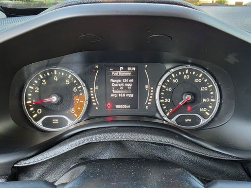 Used 2015 Jeep Renegade Latitude w/ Cold Weather Group AWD/4WD image 15