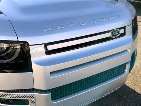Used 2023 Land Rover Defender 130 SE image 31
