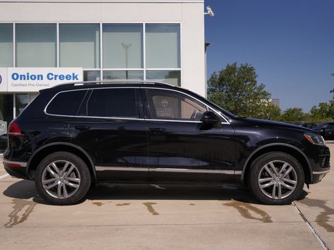 Used 2016 Volkswagen Touareg Sport AWD/4WD image 4