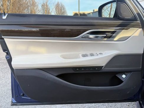 Used 2019 BMW ALPINA B7 xDrive AWD/4WD image 13