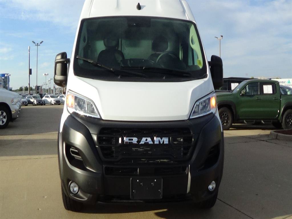Used 2025 RAM ProMaster 2500 w/ Storage Group FWD image 3