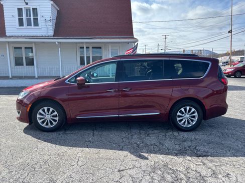 Used 2017 Chrysler Pacifica Touring-L image 4