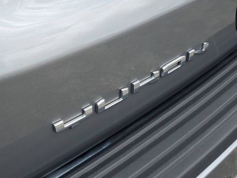Used 2025 GMC Yukon Elevation RWD image 6