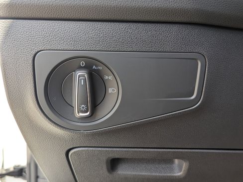 Used 2022 Volkswagen Tiguan SE image 23