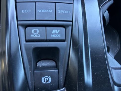 Used 2025 Toyota Camry SE image 16