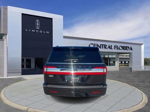 Used 2020 Lincoln Navigator Reserve w/ Luxury Package image 4