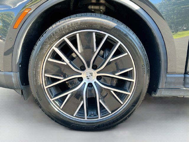 Certified 2025 Porsche Macan 4 Electric AWD/4WD image 33