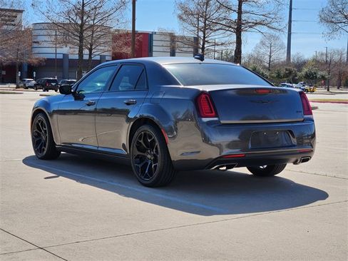 Used 2021 Chrysler 300 Touring w/ Sport Appearance Package image 7