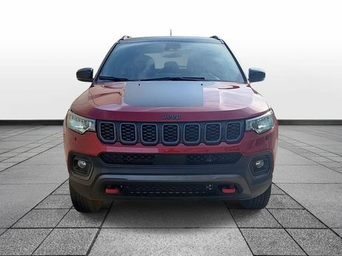 Used 2025 Jeep Compass Trailhawk AWD/4WD image 2