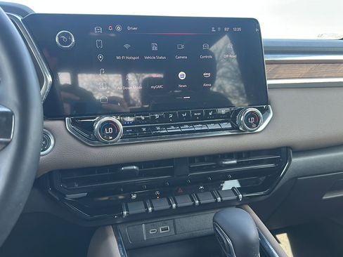 Used 2023 GMC Canyon Denali image 30