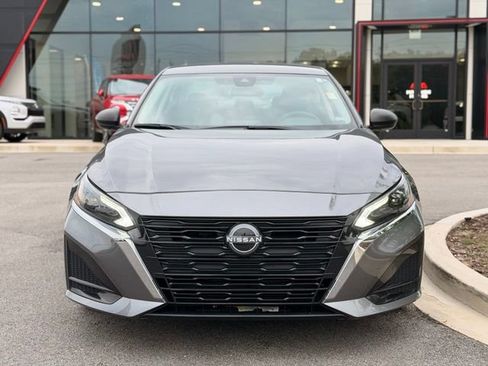 Used 2025 Nissan Altima 2.5 SV FWD image 7