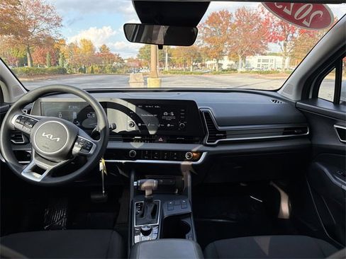 Certified 2025 Kia Sportage LX image 14