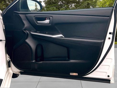 Used 2017 Toyota Camry image 27