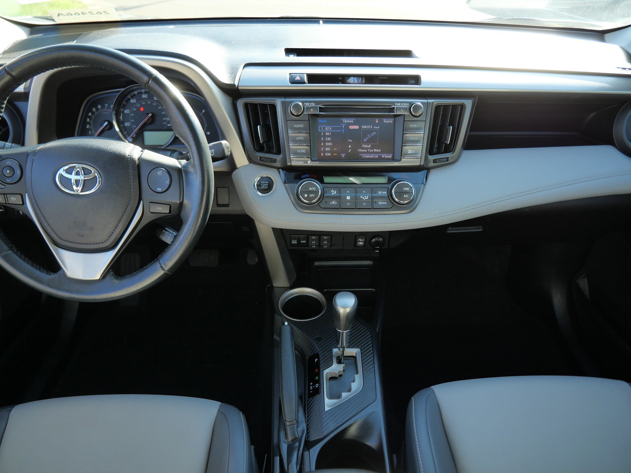 Used 2014 Toyota RAV4 Limited w/ Technology Package AWD/4WD image 10