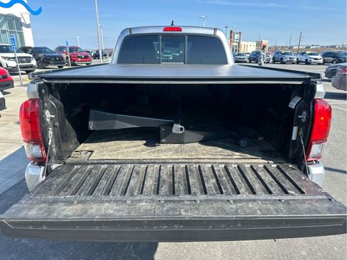 Used 2022 Toyota Tacoma SR image 17
