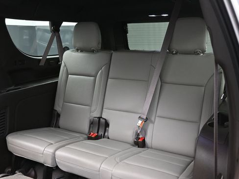 Used 2021 Chevrolet Suburban LT RWD image 34