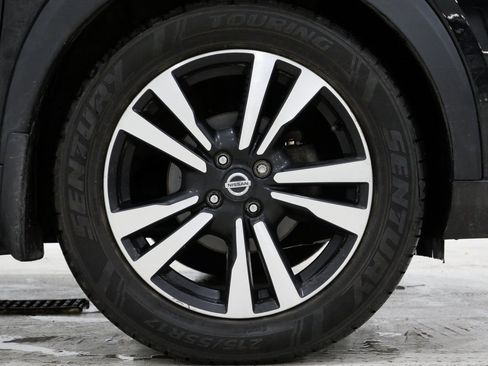 Used 2018 Nissan Kicks SV image 9