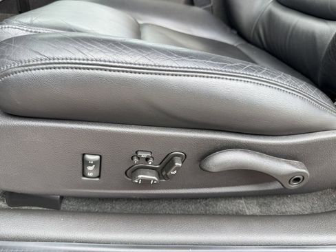 Used 2004 Chevrolet SSR w/ Preferred Equipment Group image 19