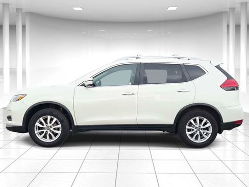 Used 2017 Nissan Rogue SV image 2